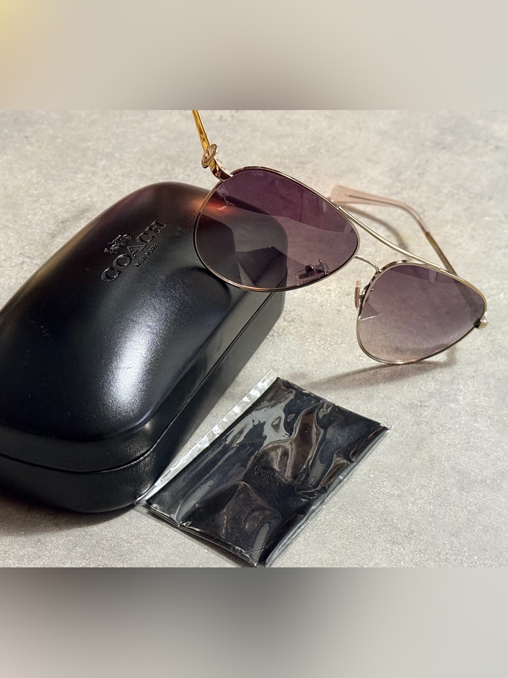 LIKE NEW COACH AVIATOR SUNGLASSES